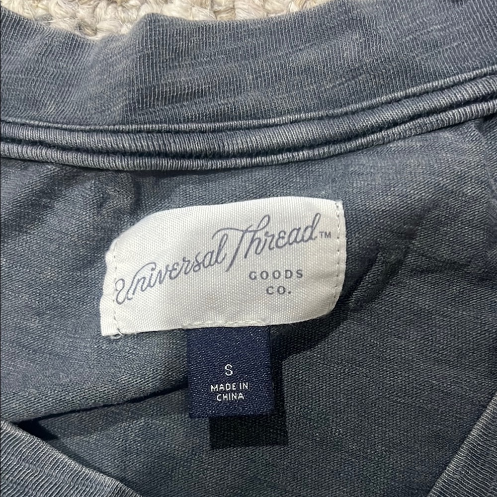 Universal Thread Gray T-Shirt - Picture 2 of 3